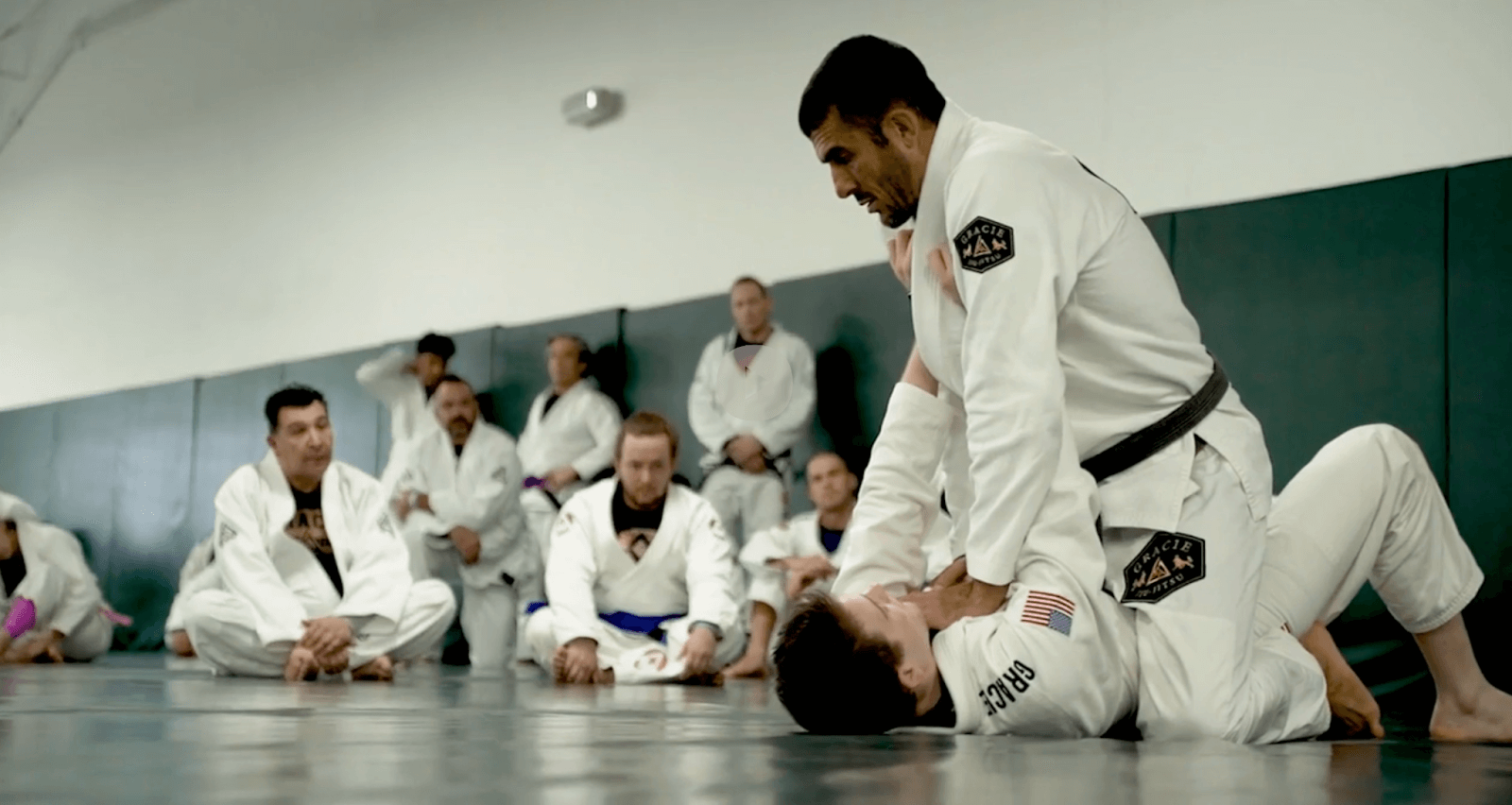 Who’s Fighting for Your Knees While You’re Still Deciding What to Eat for Dinner?